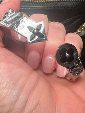 Silver-Tone Floral Medallion Bracelet - Elegant Women's Jewelry